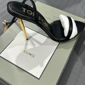 Black scrappy hills with gold hardware. Worn twice in great condition.